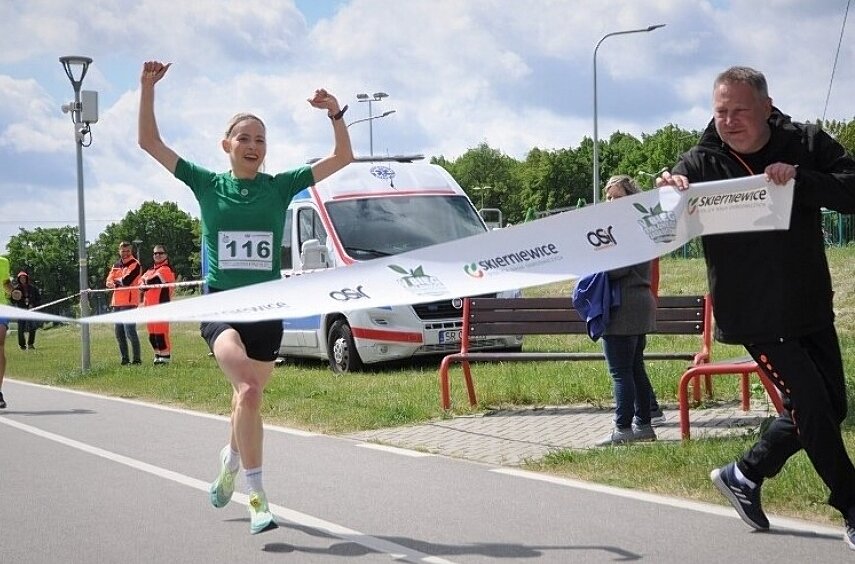 Przed nami kolejna edycja Biegu Zielonego Jabłuszka. Przed rokiem wygrał Mateusz Pawlak, wśród pań najszybsza była Julia Szymkowicz (na zdjęciu). 
