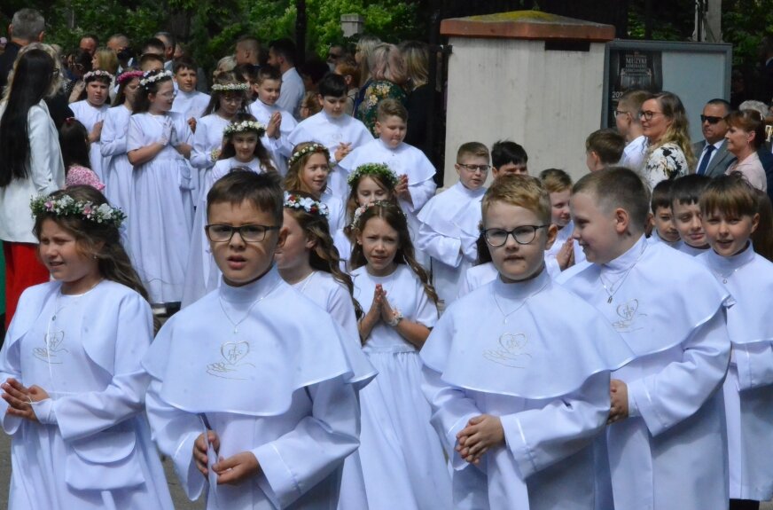 Pierwsza Komunia Święta w kościele świętego Jakuba Apostoła w Skierniewicach 