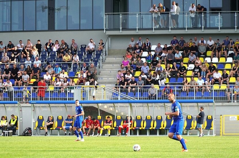 Unia ograła czerwoną latarnię rozgrywek pierwszej grupy III ligi, Pilicę Białobrzegi, 5:0. 