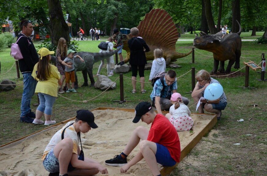 Dzień Dziecka w Skierniewicach: Park Miejski zamienił się w park jurajski