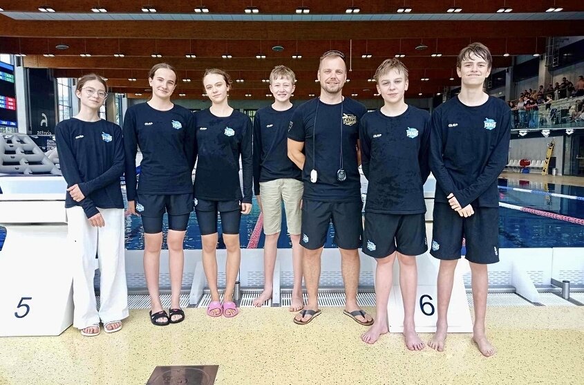 Reprezentacja UKS Nawa podczas Drużynowych Mistrzostw Młodzików w Pływaniu. 