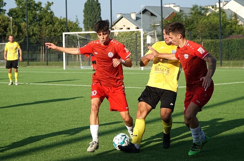 W Skierniewicach Unia II przegrała z Pogonią Bełchów w ramach 3. serii gier w Klasie Okręgowej. 