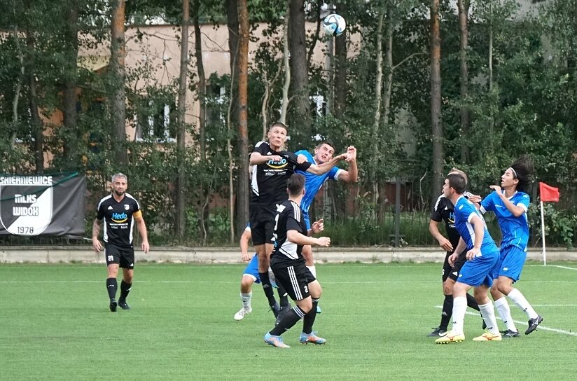 W sobotę Widok Skierniewice przegrał na stadionie przy ulicy Nowobielańskiej z Laktozą Łyszkowice 1:3.

 