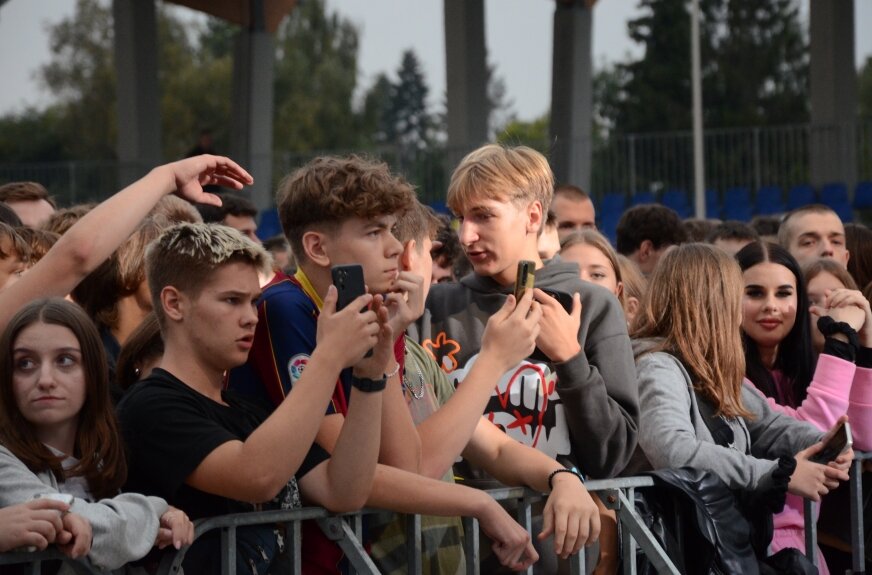 Hip-hopowa inauguracja skierniewickiego święta. Tłumy młodych ludzi na Stadionie Miejskim.