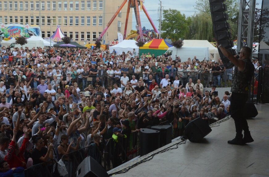 Drugi dzień Skierniewickiego Święta Kwiatów, Owoców i Warzyw: Scena taneczna rozbłysła przy Centrum Kultury i Sztuki