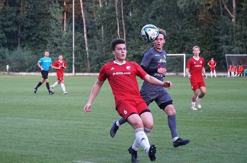 Widok Skierniewice, w nowych strojach, pokonał na stadionie przy ulicy Pomologicznej KS II Kutno. 