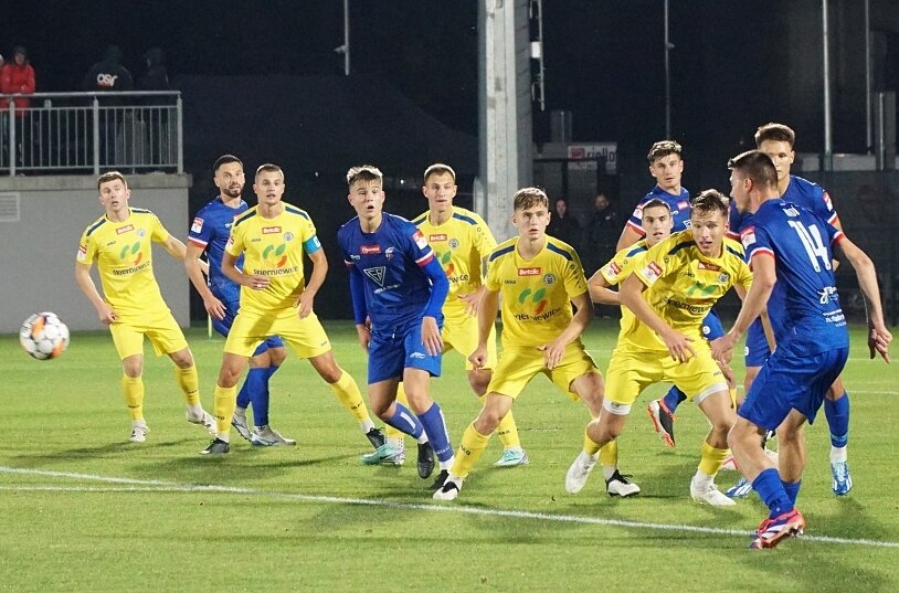 Unia Skierniewice pokonała Broń Radom 2:1. 