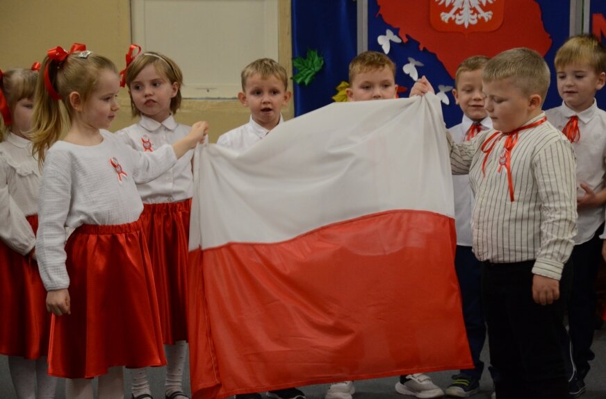 Dzieci z „Piątki” świętowały 106. rocznicę odzyskania niepodległości 