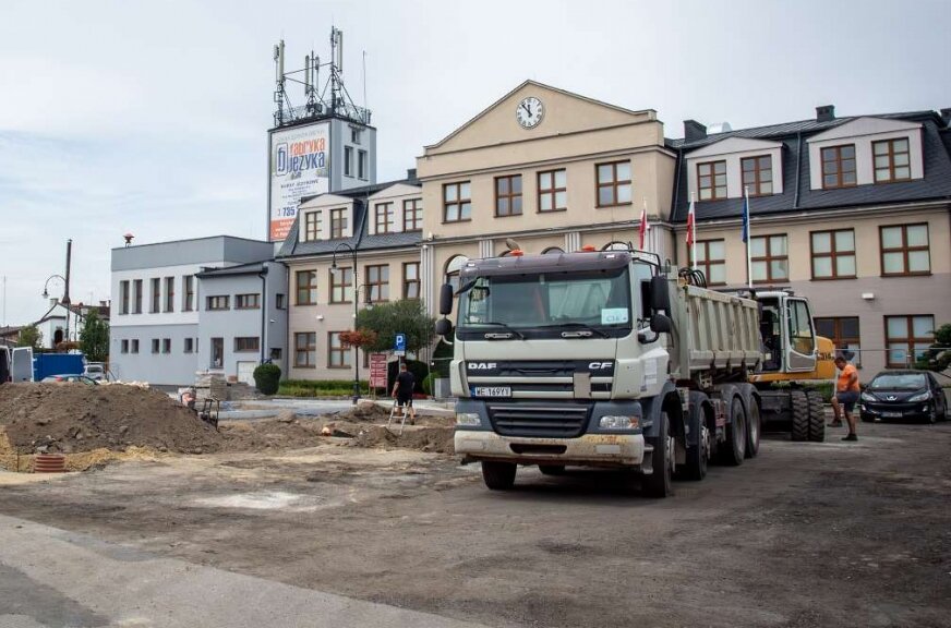 To już przesądzone, parkowanie przed ratuszem będzie płatne 