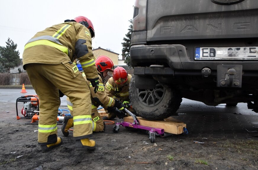 Kolizja w Skierniewicach. Stracił panowanie nad autem