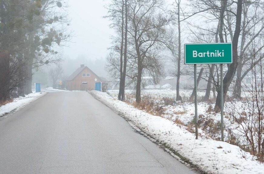 Szukają 10 milionów złotych na remont drogi w Bartnikach