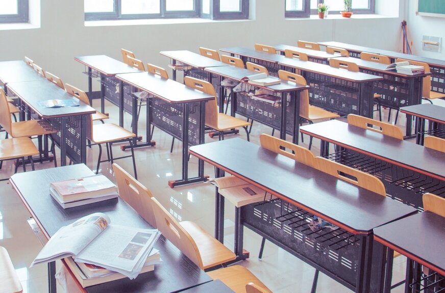 Nowoczesna edukacja w powiecie skierniewickim – szkoły z wyposażeniem do nauki zdalnej oraz pracowniami AI i STEM