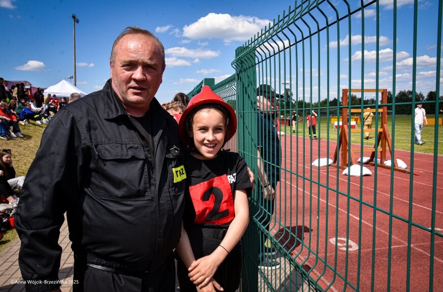 Zawody pożarnicze MDP w Godzianowie to nie tylko emocjonująca rywalizacja, ale przede wszystkim inwestycja w przyszłość lokalnych społeczności i bezpieczeństwo mieszkańców powiatu skierniewickiego. Sukces Gminy Głuchów i innych drużyn pokazuje, że młodzi strażacy są doskonale przygotowani do pełnienia służby i kultywowania strażackiej tradycji.