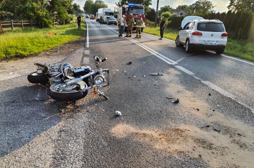 Wypadek pod Skierniewicami. Motocyklista zabrany śmigłowcem