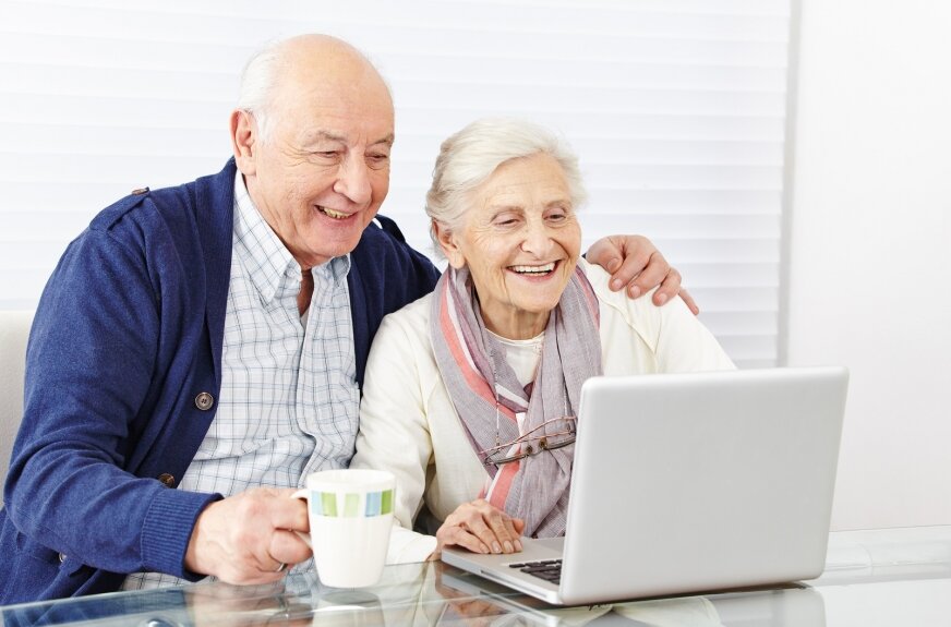 Seniorzy w sieci – gry, które wspierają pamięć i koncentrację
