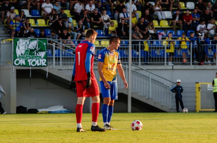 Unia Skierniewice atakuje. Pewne zwycięstwo nad Hutnikiem Kraków