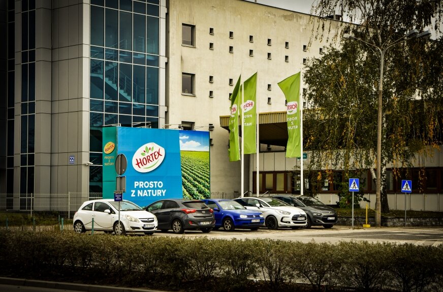 Pracownicy Hortexu w Skierniewicach wywalczyli swoje. Związkowcy i dyrekcja podpisali porozumienie, kończąc spór o wysokość podwyżek. Jak mówią sami pracownicy, „biliśmy się o pestki, ale chodziło o zasady” – i właśnie te zasady stały się fundamentem porozumienia