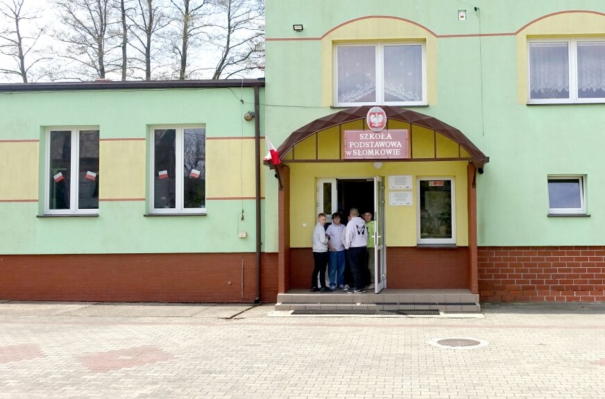 Jak podkreśla samorząd województwa, fundusze europejskie to nie tylko inwestycje w drogi i infrastrukturę, ale przede wszystkim w ludzi – w uczniów, nauczycieli i lokalne społeczności.
