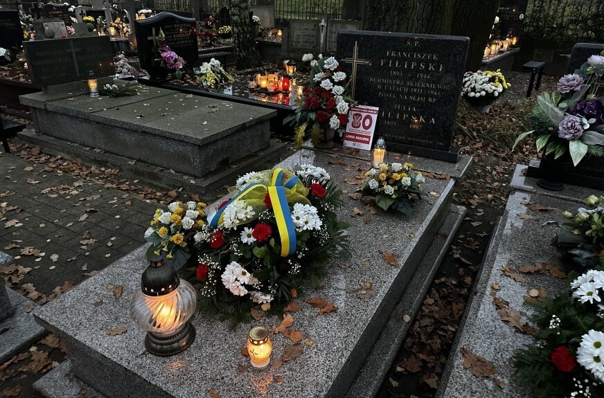 W 2022 roku rada miasta w Skierniewicach podjęła uchwałę w sprawie nadaniu imienia rondu u zbiegu ulic Kozietulskiego i Piłsudskiego Franciszka Filipskiego. Tym samym imię ikony i największego autorytetu w historii skierniewickiego samorządu znajduje się w przestrzeni publicznej miasta. Burmistrz spoczywa na cmentarzu św. Józefa w Skierniewicach. 