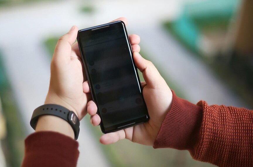 Kolejny przypadek zakupów na fałszywy dokument przez nieletniego