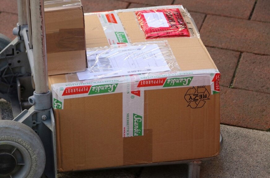 Podejrzana paczka. Czujna mieszkanka uniknęła oszustwa