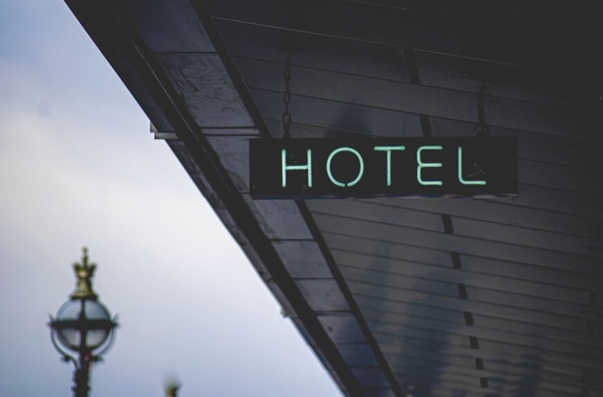 Hotel przy Okęciu w Warszawie – komfort, elegancja i idealna lokalizacja dla podróżnych