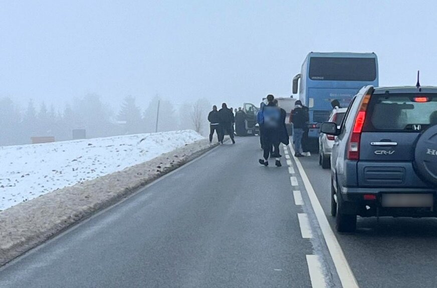 Autokar z kibicami Unii Skierniewice zatrzymany przez pseudokibiców