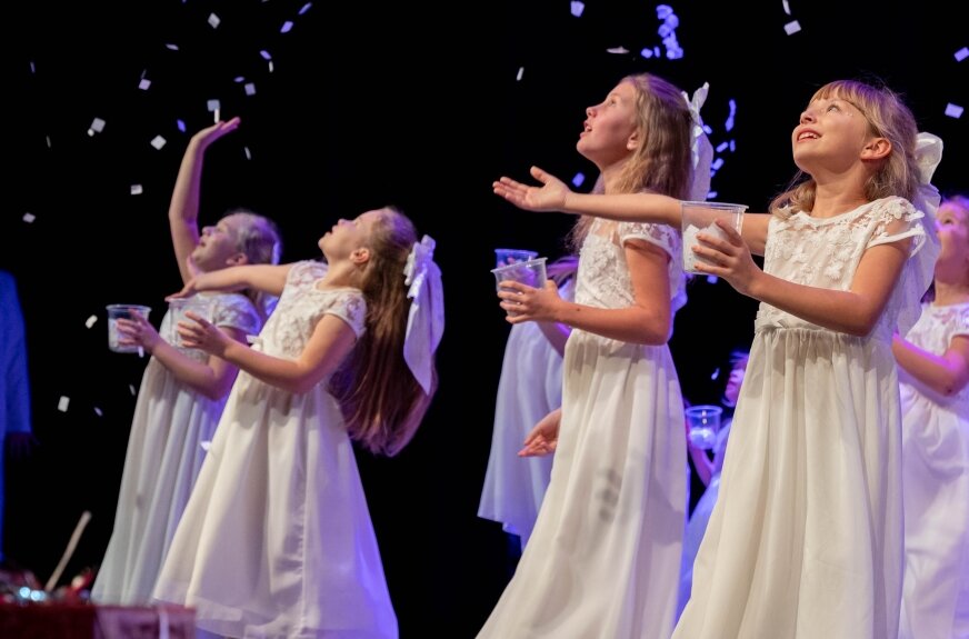 BIAŁE ŚWIĘTA na scenie CKiS w Skierniewicach