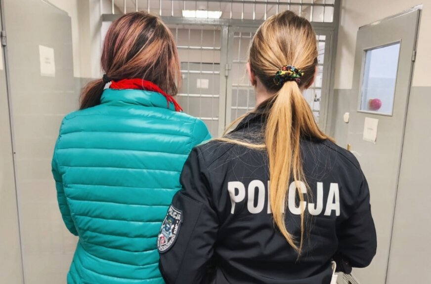 Nielegalna broń, amunicja i narkotyki. Trzy osoby zatrzymane po zgłoszeniu mieszkańca