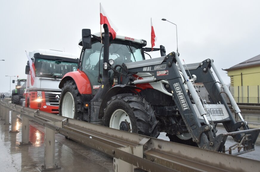 Skierniewickie ciągniki blokują wjazd do stolicy