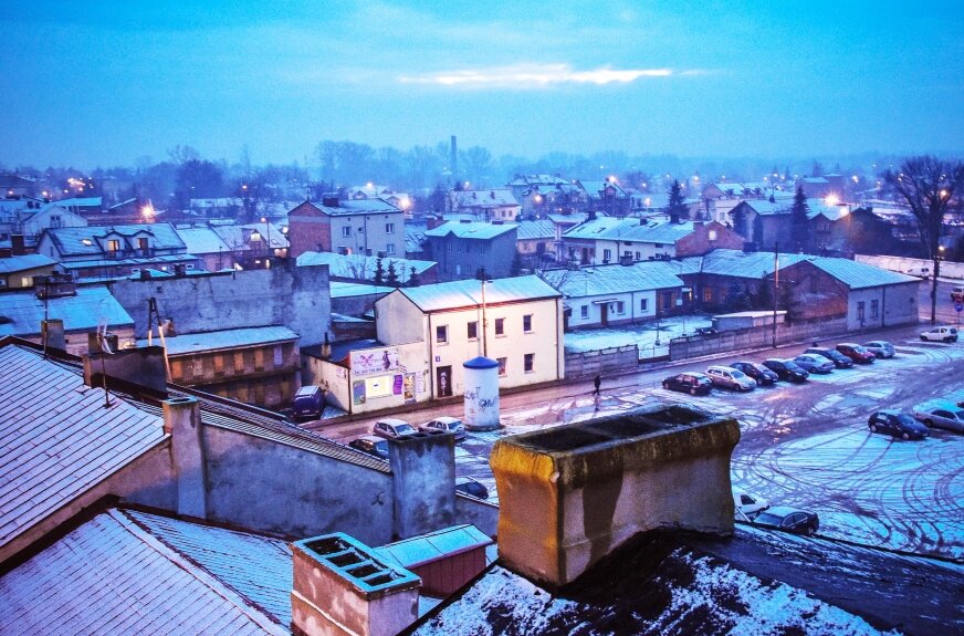 Nie było pytań, nie było wątpliwości, nie było debaty. Była za to zgoda absolutna. Rada Miasta Skierniewice jednogłośnie zdecydowała, jak mają nazywać się dwie nowe ulice. Klimatyczna i Bursztynowa pojawiły się na mapie miasta, zanim ktokolwiek zdążył zapytać: „dlaczego właśnie tak?”. 