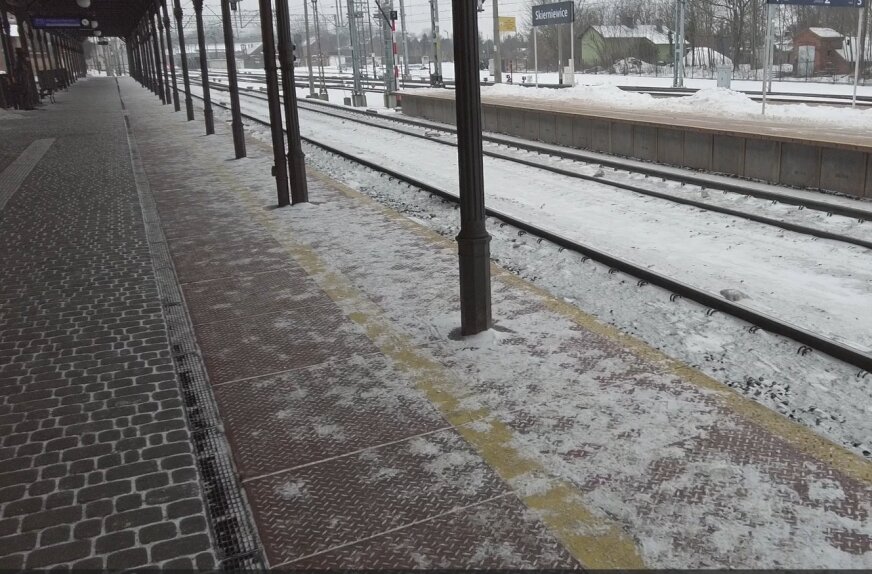 Śmiertelny wypadek na torach pod Skierniewicami. Poważne utrudnienia dla pasażerów