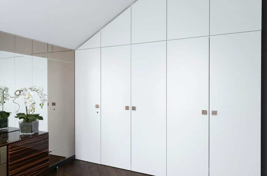 Jak wybrać meble na zamówienie w Warszawie – praktyczny poradnik