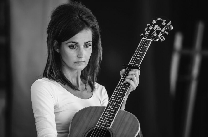 Informacja o śmierci Dominiki Żukowskiej poruszyła fanów muzyki poetyckiej w całej Polsce, ale szczególnie mocno wybrzmiała w Żyrardowie – mieście, z którego artystka pochodziła i z którym była emocjonalnie związana przez całe życie. Informacja o śmierci Dominiki Żukowskiej poruszyła fanów muzyki poetyckiej w całej Polsce, ale szczególnie mocno wybrzmiała w Żyrardowie – mieście, z którego artystka pochodziła i z którym była emocjonalnie związana przez całe życie. 