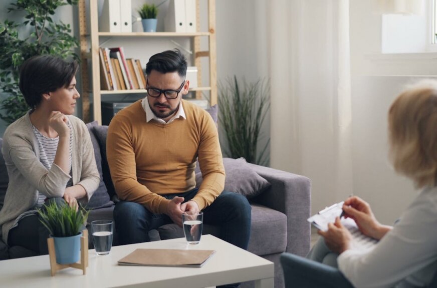 Jak znaleźć psychoterapeutę par w Warszawie i jak przygotować się do pierwszej sesji