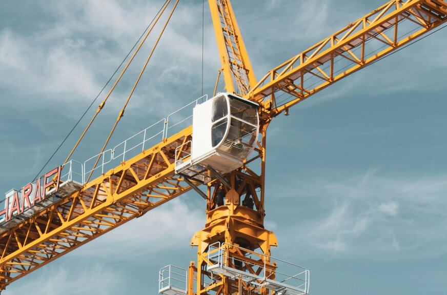 Jak zdobyć uprawnienia UDT i która ścieżka zawodowa opłaca się najbardziej?