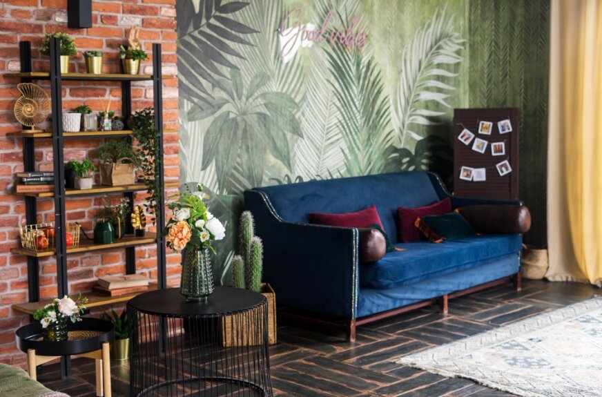 Ozdobna cegła w kawalerce – jak nie przytłoczyć małego mieszkania