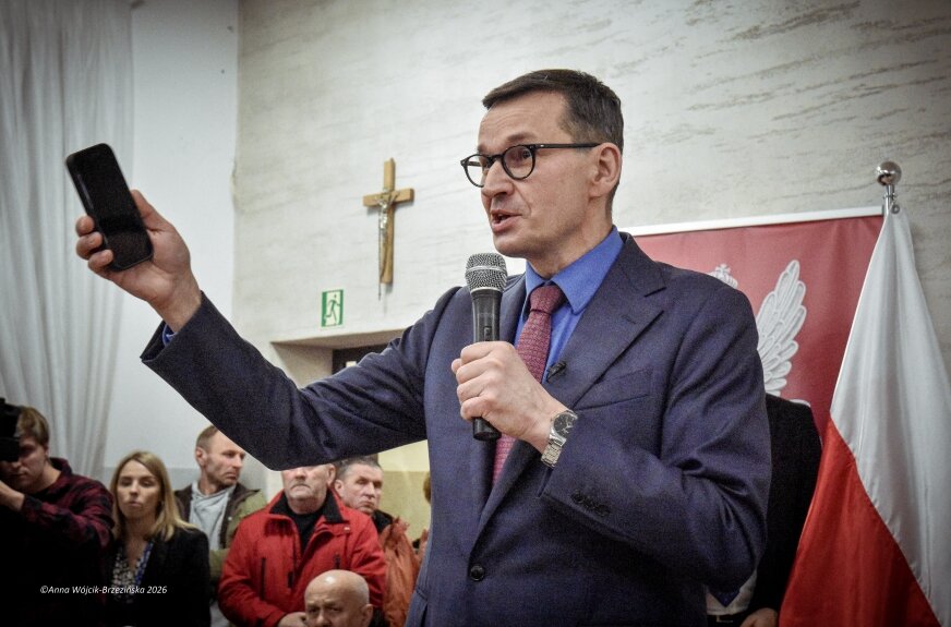 Telefon zamiast telewizora. Jak media społecznościowe stały się narzędziem mobilizacji politycznej