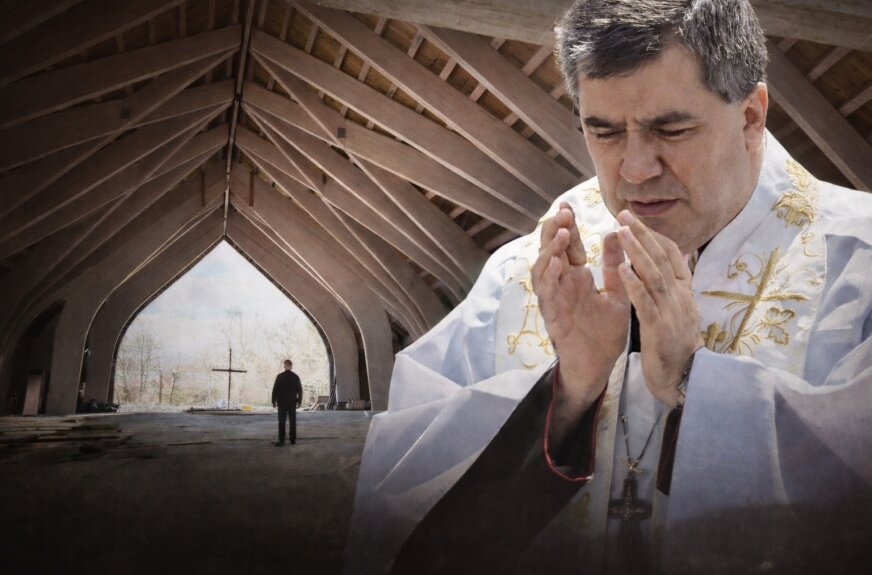 Bp Wojciech Osial w liście zapraszającym na synod pisze o wspólnej drodze, współodpowiedzialności i potrzebie odbudowy relacji. Paradoks polega na tym, że II Synod Diecezji Łowickiej rozpoczyna się w momencie, gdy sama diecezja doświadcza nie tylko kryzysu wiarygodności, ale także głębokiego zmęczenia, spadku praktyk religijnych i pęknięć wewnątrz wspólnoty. 