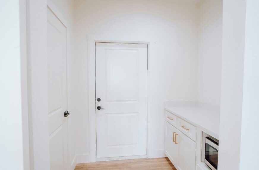 Poradnik: wybór i montaż drzwi wewnętrznych w Skierniewicach