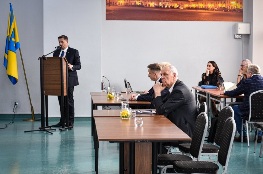 Skierniewice. Miasto przyjęło program opieki nad bezdomnymi zwierzętami. Na sesji padły uwagi o „utrzymywaniu status quo”