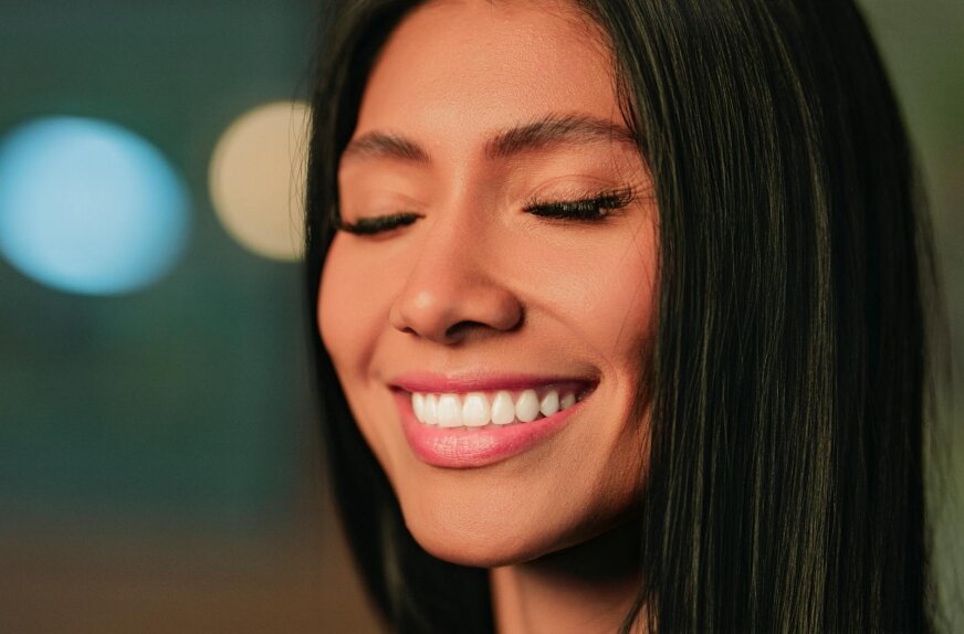 O powodzeniu terapii przesądzają nie tylko doświadczenie lekarza, ale także rzetelna diagnostyka obrazowa, szczelna izolacja pola zabiegowego i starannie zaplanowana kontrola po zabiegu. 