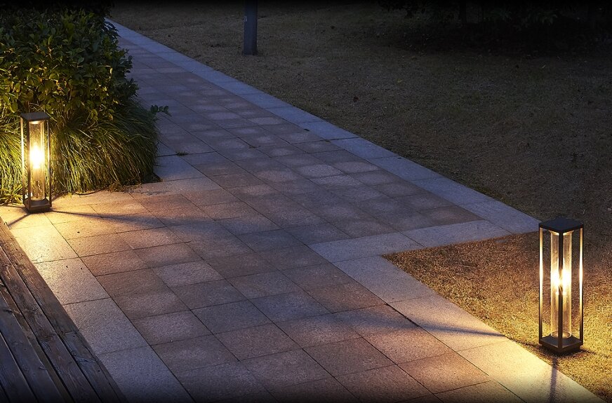 ELED.pl to dostęp do systemów oświetleniowych dla dużych ogrodów firmowych lub zarządzanych przez jednostki samorządu terytorialnego, ale też dla właścicieli prywatnych działek, którzy chcą ozdobić swoją przestrzeń. 