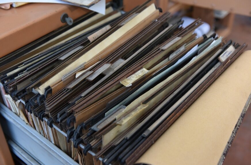 Jak duże przedsiębiorstwa radzą sobie z bezpiecznym archiwizowaniem dokumentów?