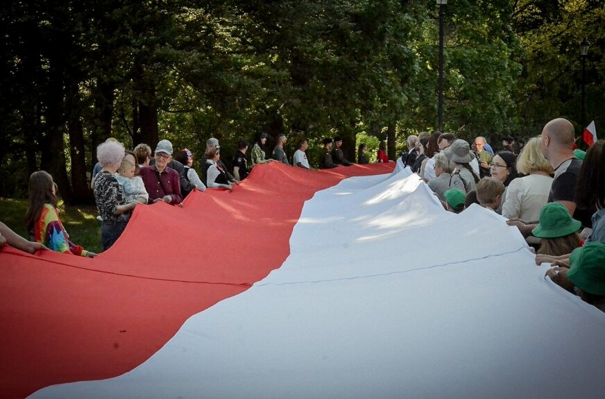 Historia polskiej flagi zaczyna się od Orła Białego. Skierniewice mają własny rytuał 2 maja