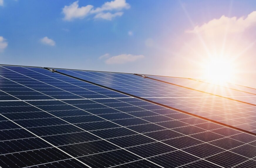Fotowoltaika – jak działa instalacja PV i kiedy inwestycja zaczyna się opłacać?
