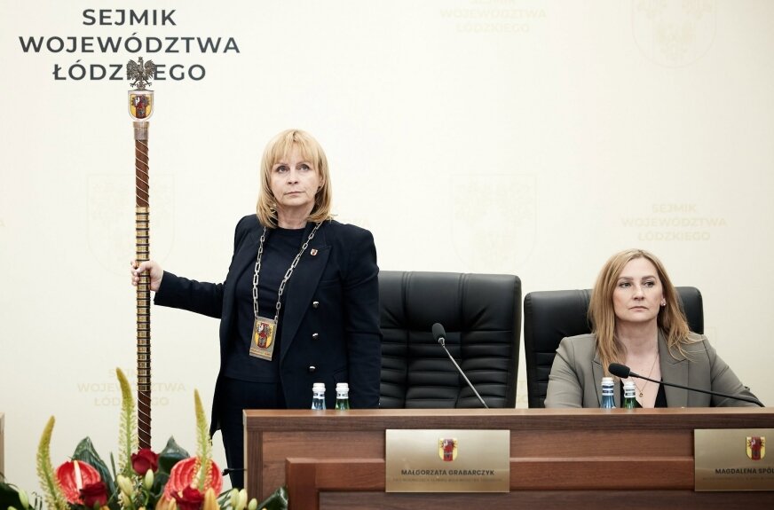 Statut województwa jest aktem politycznie ważniejszym, niż sugeruje jego techniczny język. Nie przesądza, kto wygra spór. Określa natomiast, na jakich zasadach spór będzie wolno prowadzić. 