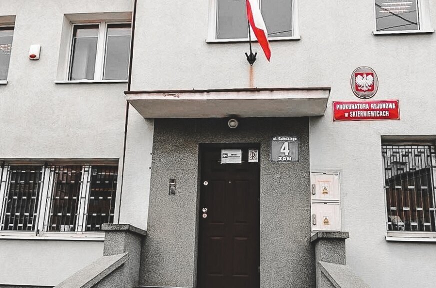 Prokuratura Okręgowa w Łodzi – jak wynika z przekazanych redakcji informacji – nie odnotowała przypadków prowadzenia postępowań dotyczących programu „Czyste Powietrze”, które leżałyby we właściwości Prokuratury Rejonowej w Skierniewicach. 
 