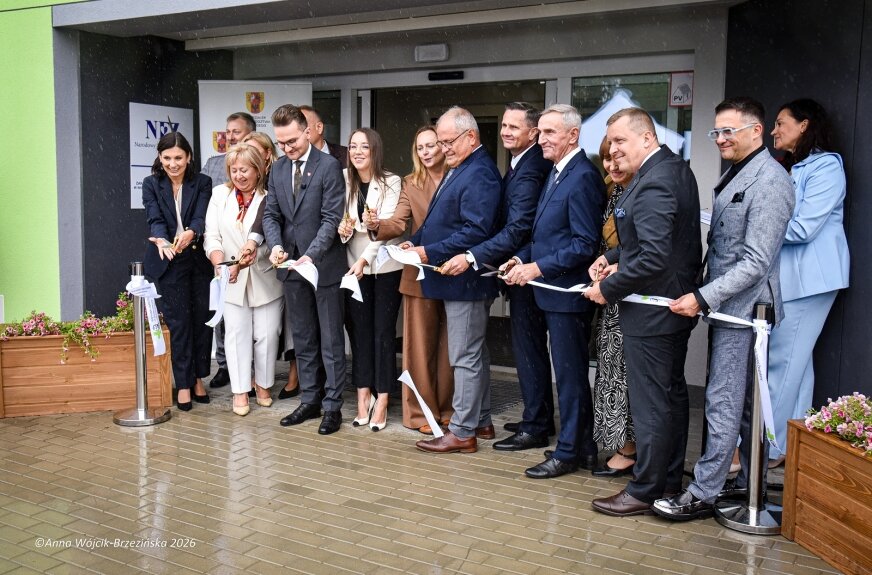 W Skierniewicach otwarto nowy Zakład Opiekuńczo-Leczniczy z 34 miejscami. Inwestycja kosztowała 23,5 mln zł. Przyjęcia zależą od kontraktu z NFZ. 