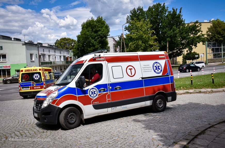 Szpital w Skierniewicach ogłosił pilny przetarg na dwa ambulanse 4x4. Powodem jest pięć awarii, które wyłączały pojazdy na około tydzień. 